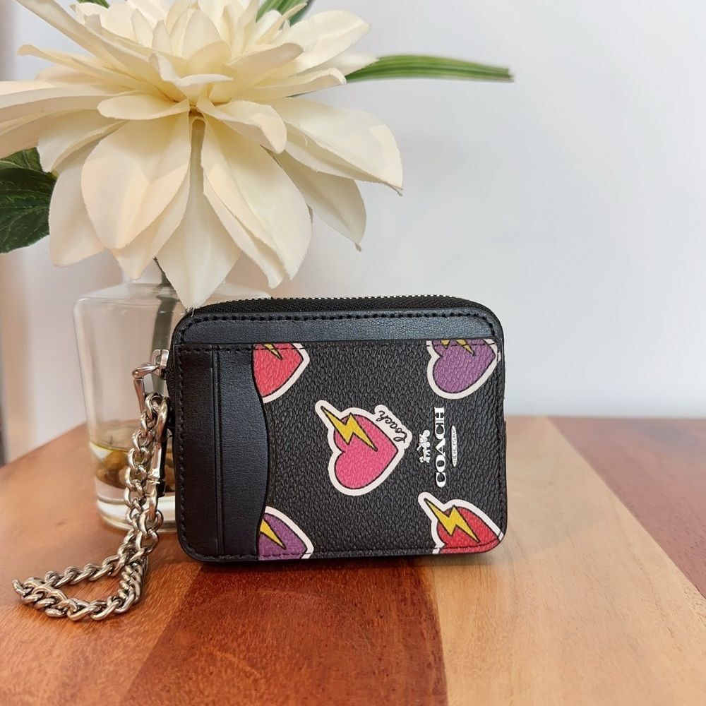 NWT Coach Zip Card Case With Heart Bolt Print
